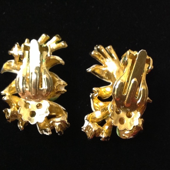 Estate Hand Enameled Painted Green CLIP Flowers - Picture 4 of 7